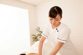 マッサージ施術の様子